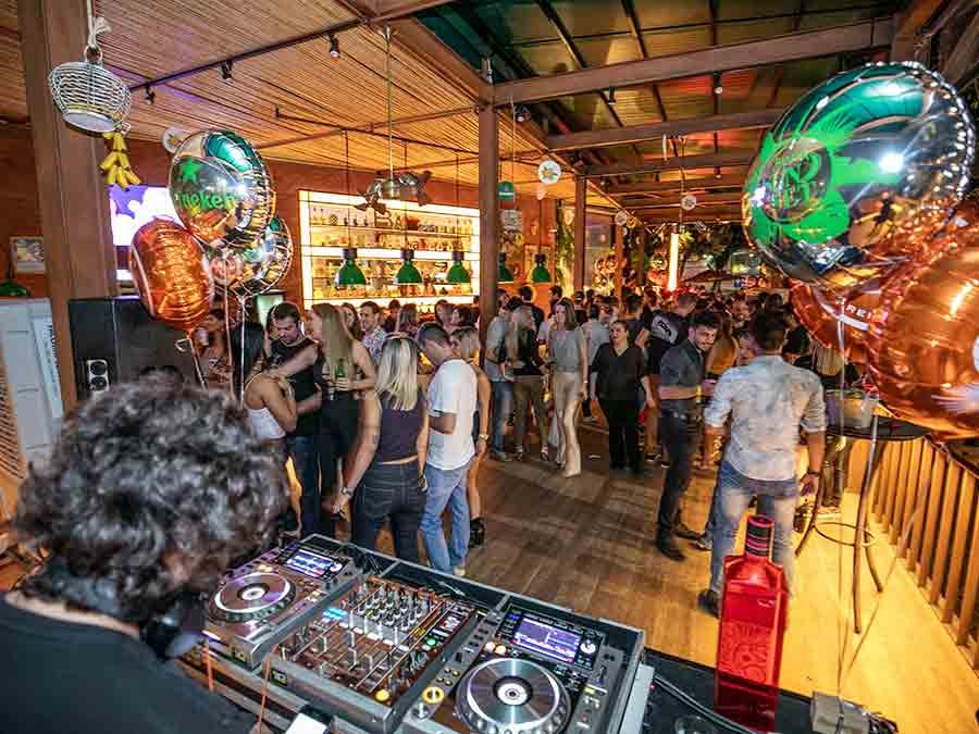 Banana Café — ambiente da casa