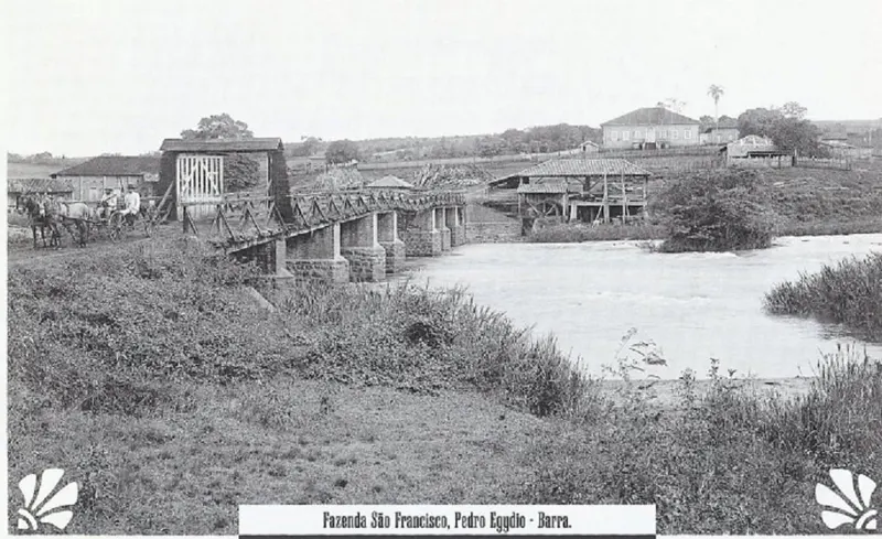 Fazenda São Francisco da Barra, vizinha do Curiango. O blog data a foto por volta dos anos 1920.