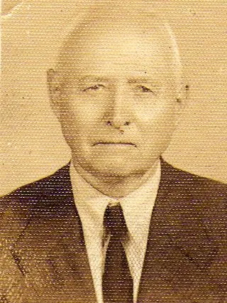 Plínio Aveniente em retrato 3x4, sem data.
