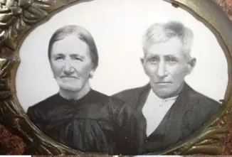Antônia Vancin e Ângelo Vicentin, foto da lápide no Cemitério da Saudade.